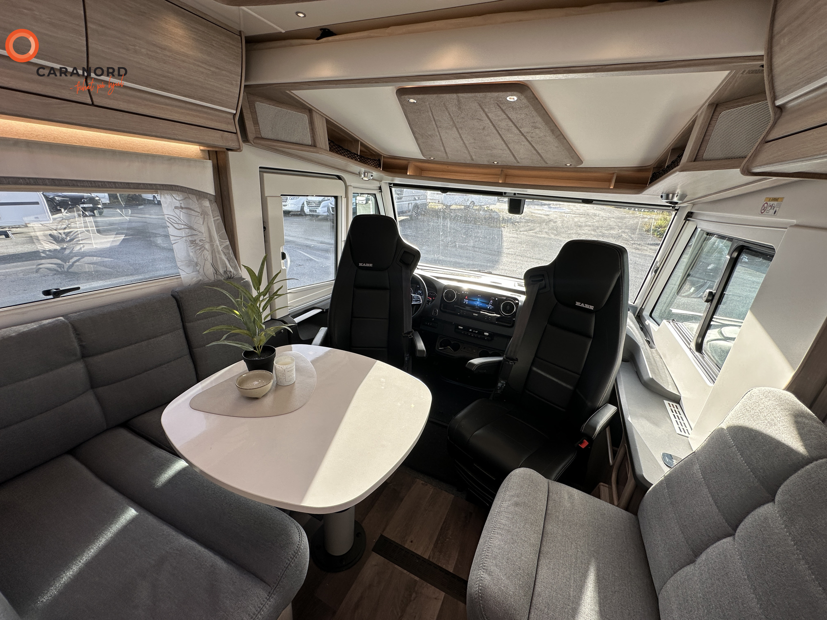 KABE Travel Master Crown i 760 LGB - KABE