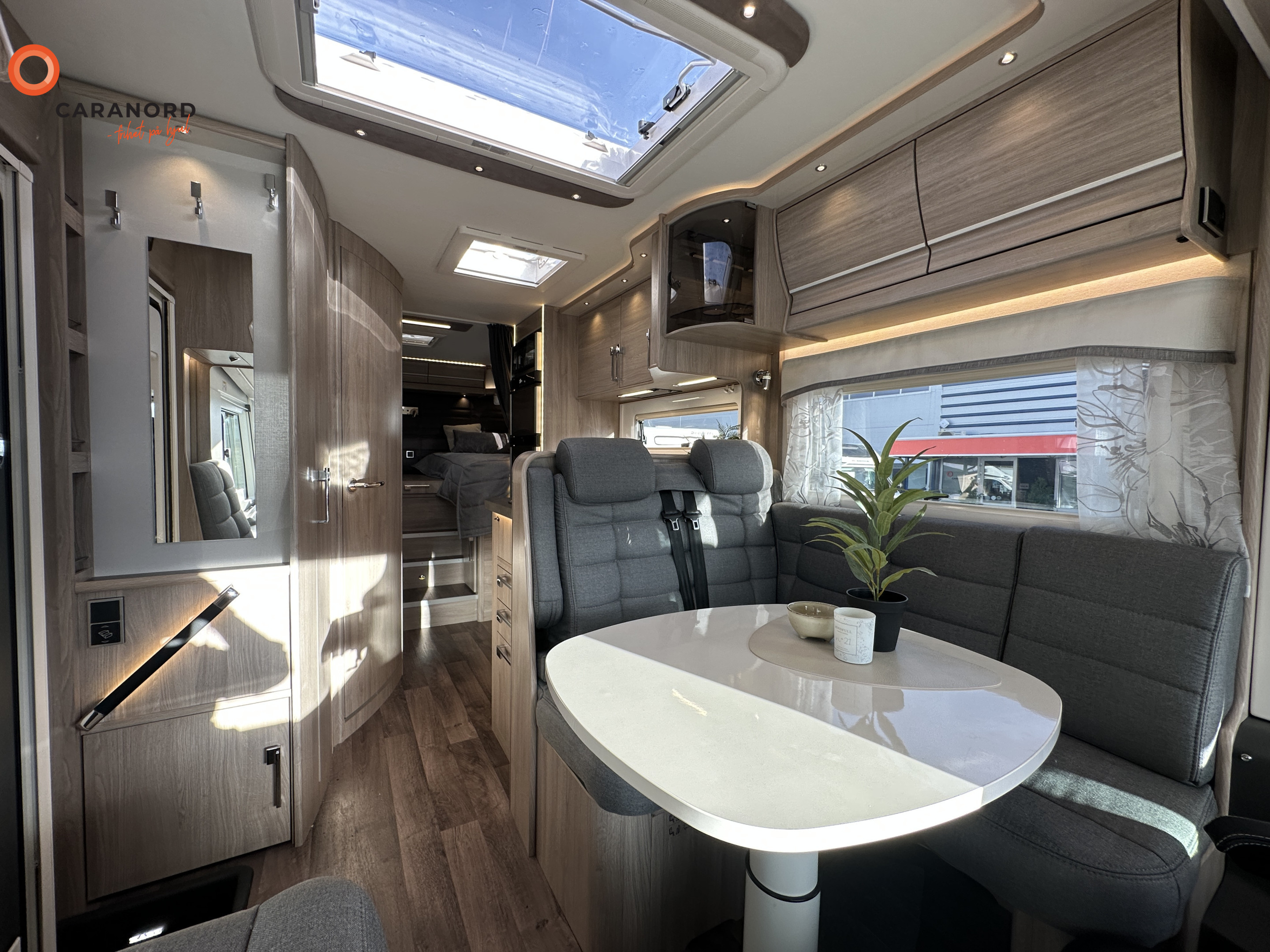 KABE Travel Master Crown i 760 LGB - KABE