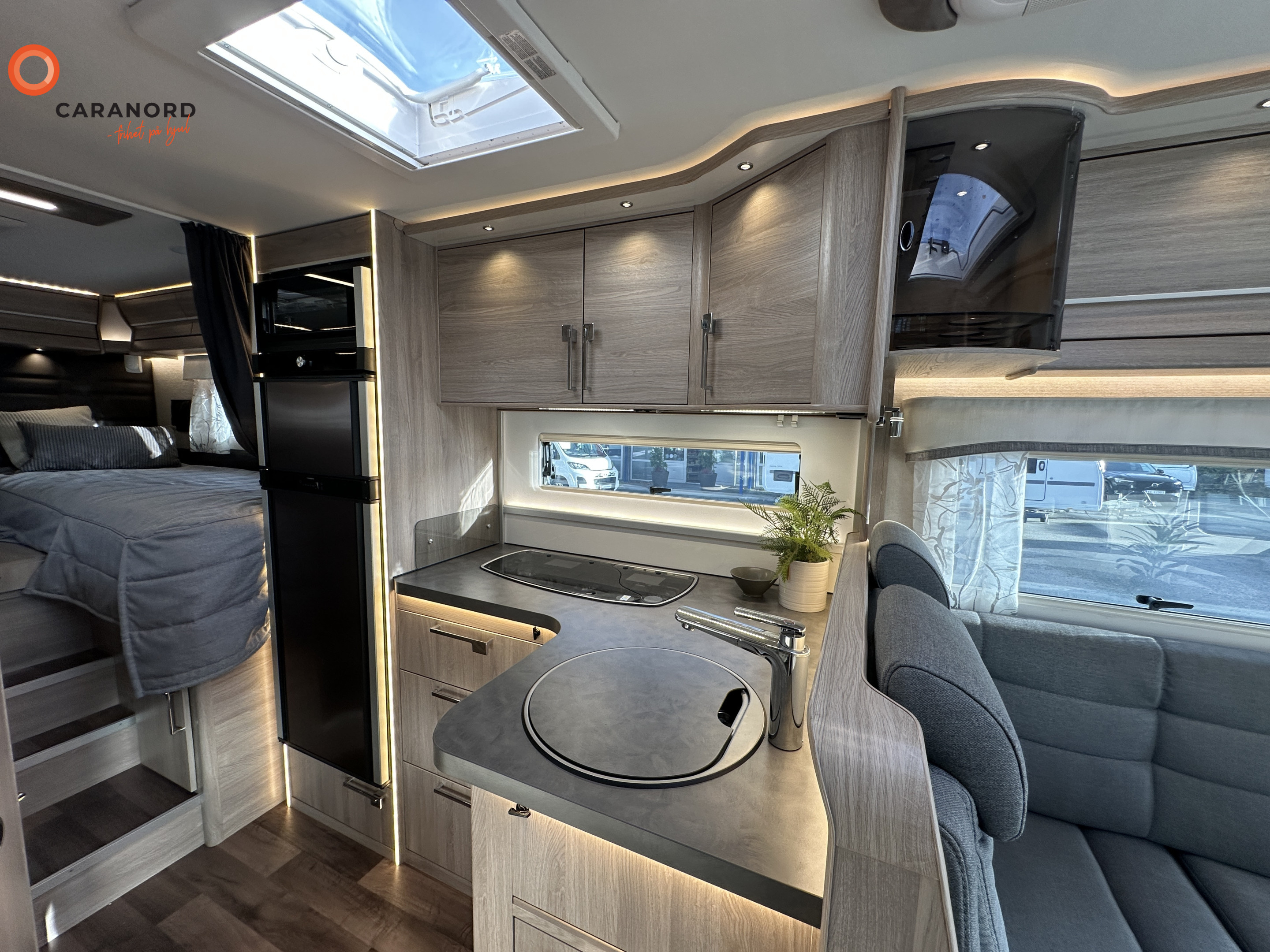 KABE Travel Master Crown i 760 LGB - KABE