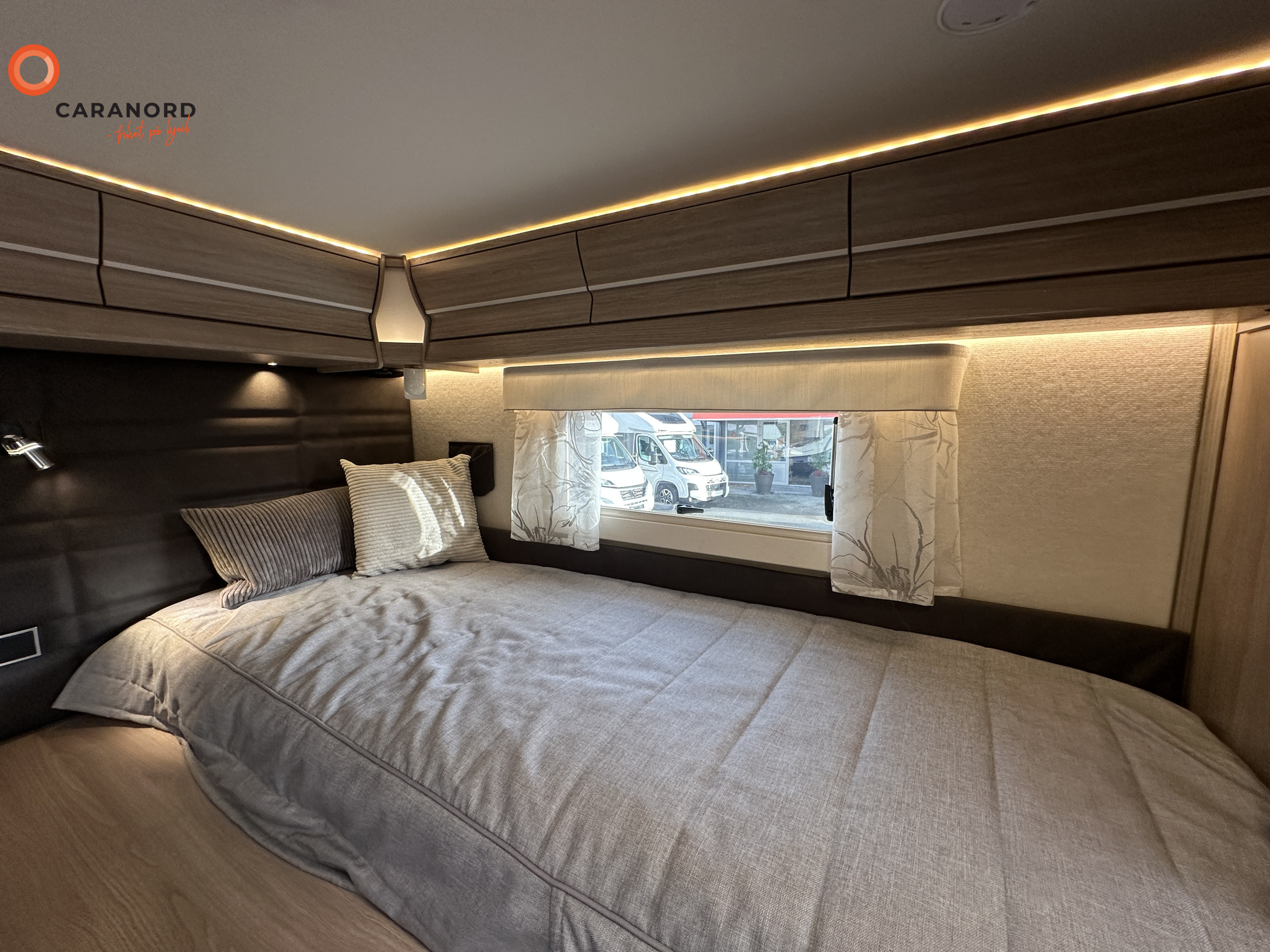 KABE Travel Master Crown i 760 LGB - KABE