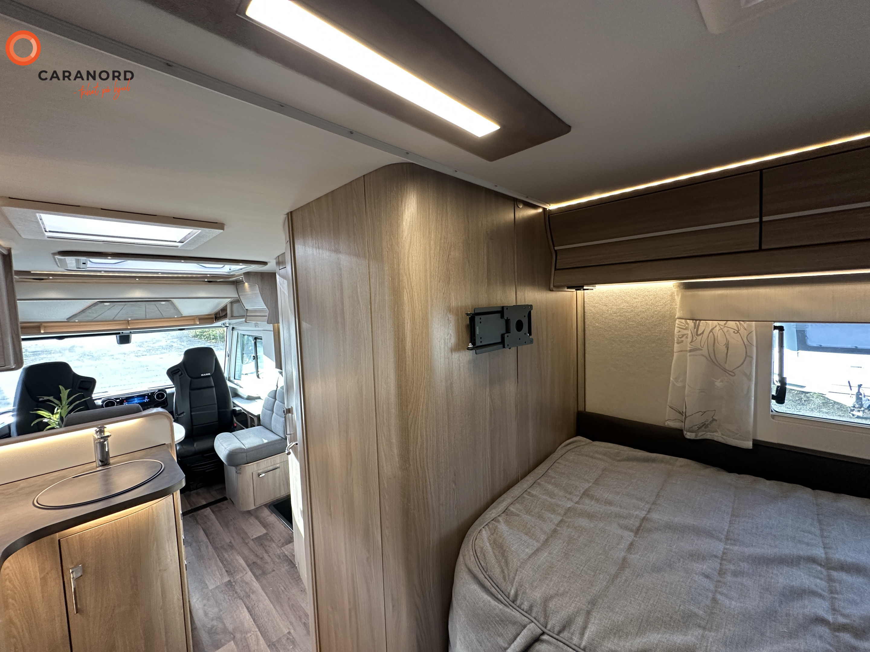 KABE Travel Master Crown i 760 LGB - KABE
